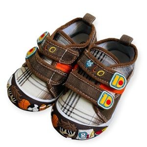 Gio Sports 🏀 🏈 ⚽️ Shoes
EU Size 21/US Infant Size 5.5